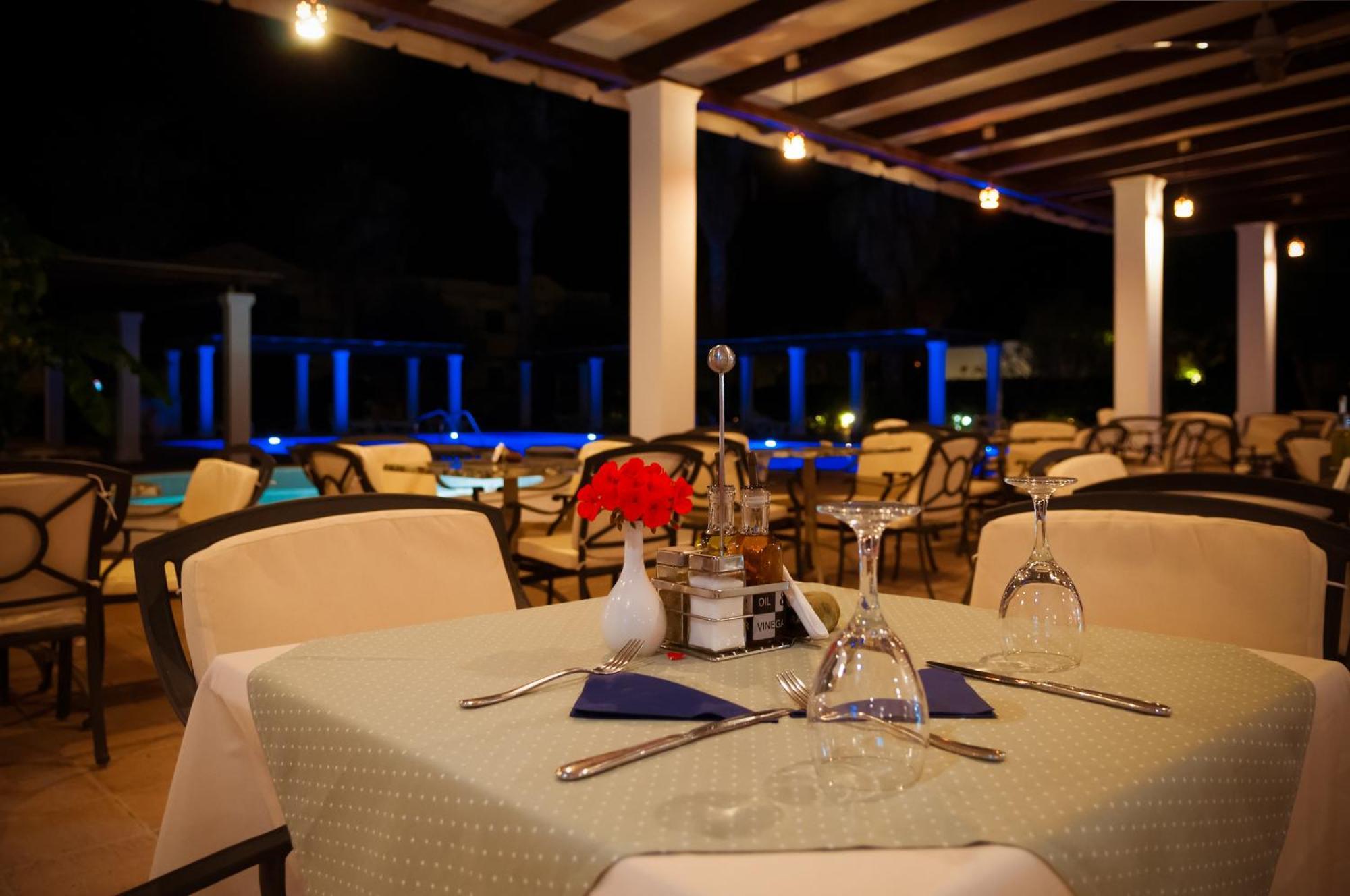 Pefkos Village Lägenhetshotell